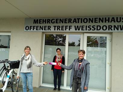 Jana Schellroth (Mehrgenerationenhaus) mit den SKFM-Mitarbeiterinnen Andrea Herrmann und Annegret Robbauer